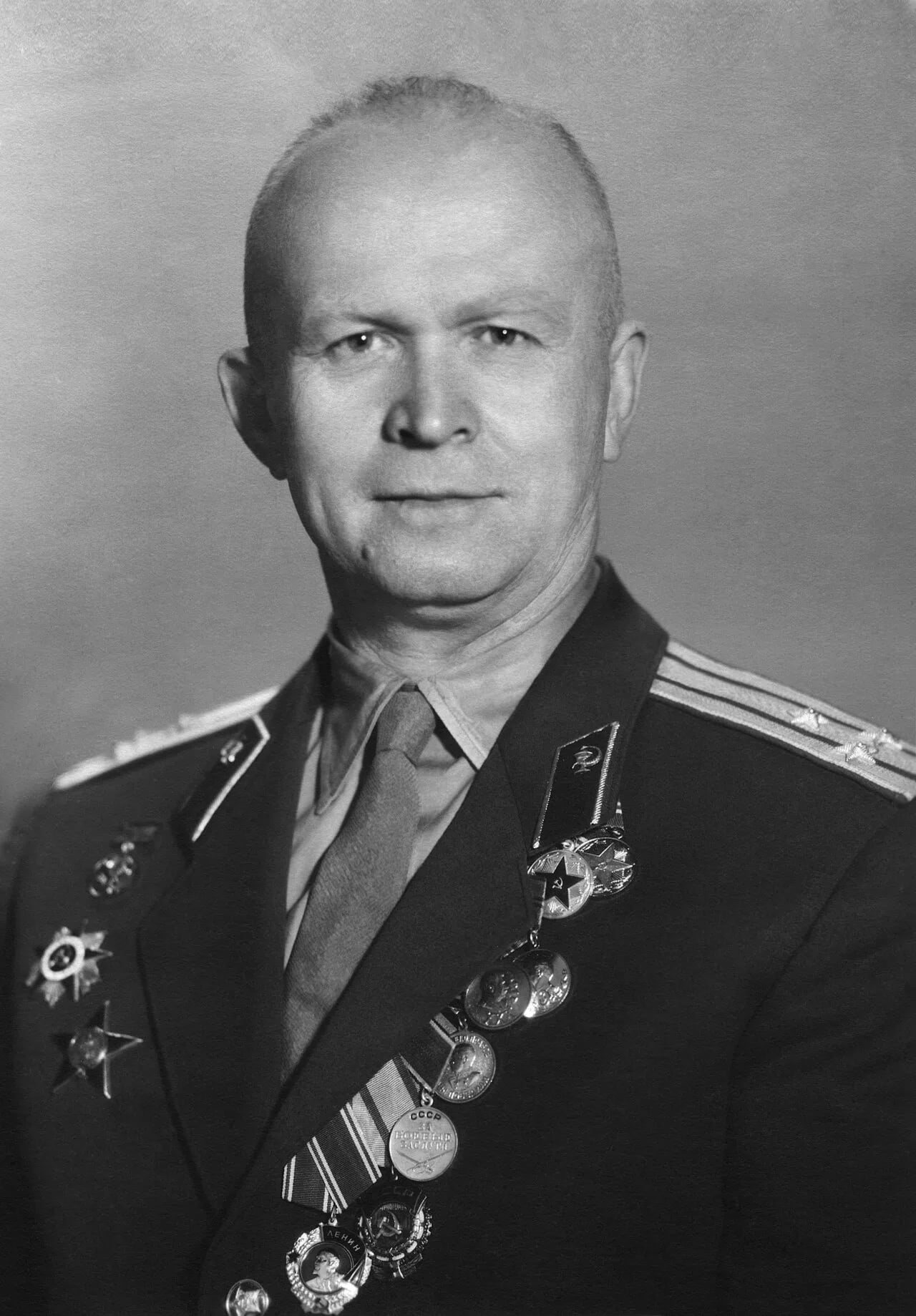 Portrait of Vladimir Yazdovskiy (1913–1999) – memorial page