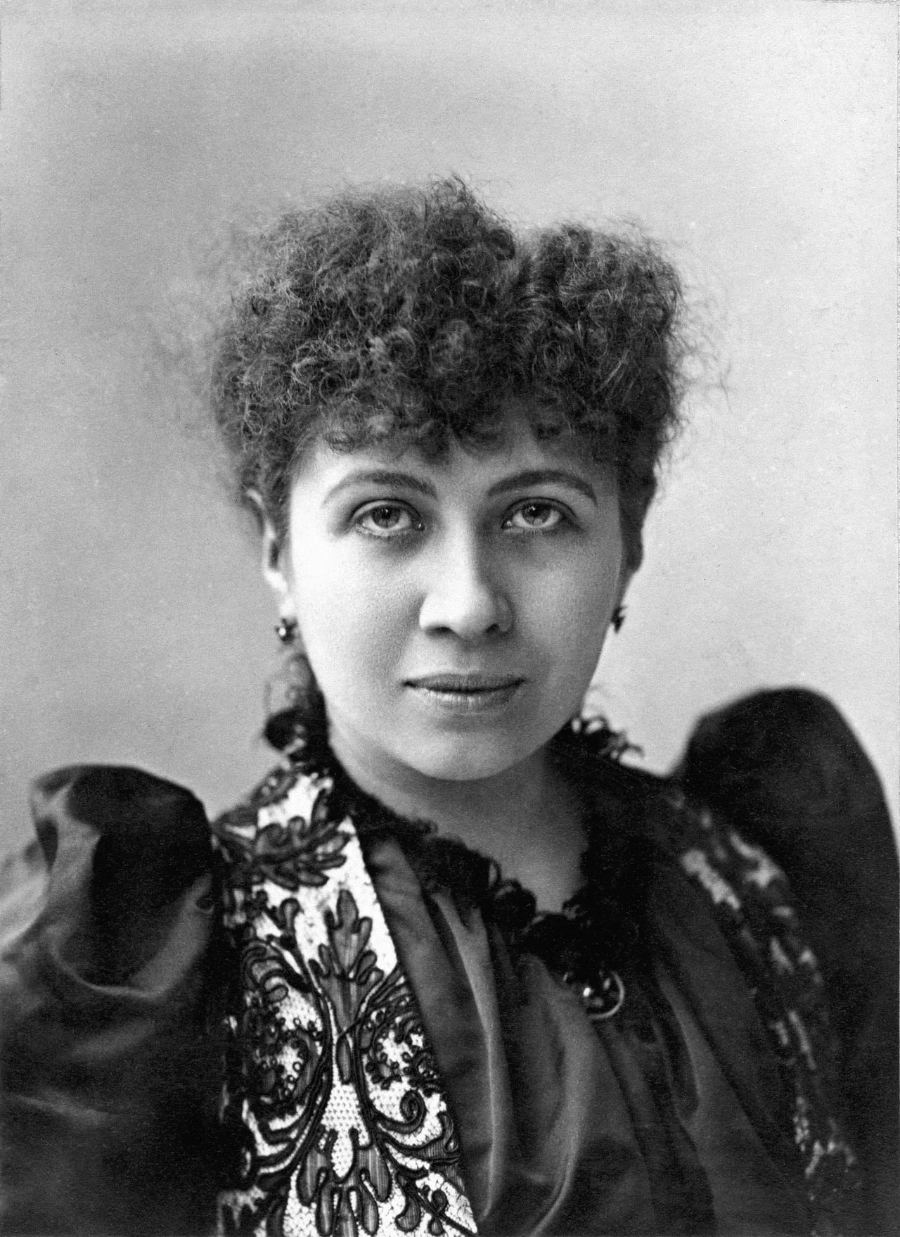 Porträt von Caroline Rémy de Guebhard (1855–1929) – Gedenkseite