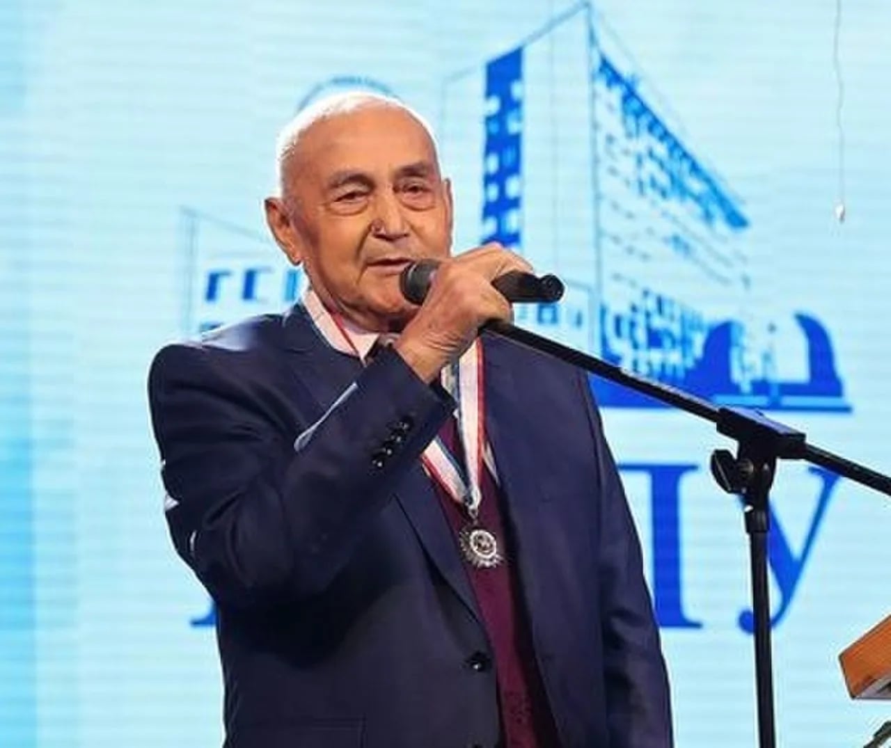 Porträt von Fevzi Yakubov (1937–2019) – Gedenkseite