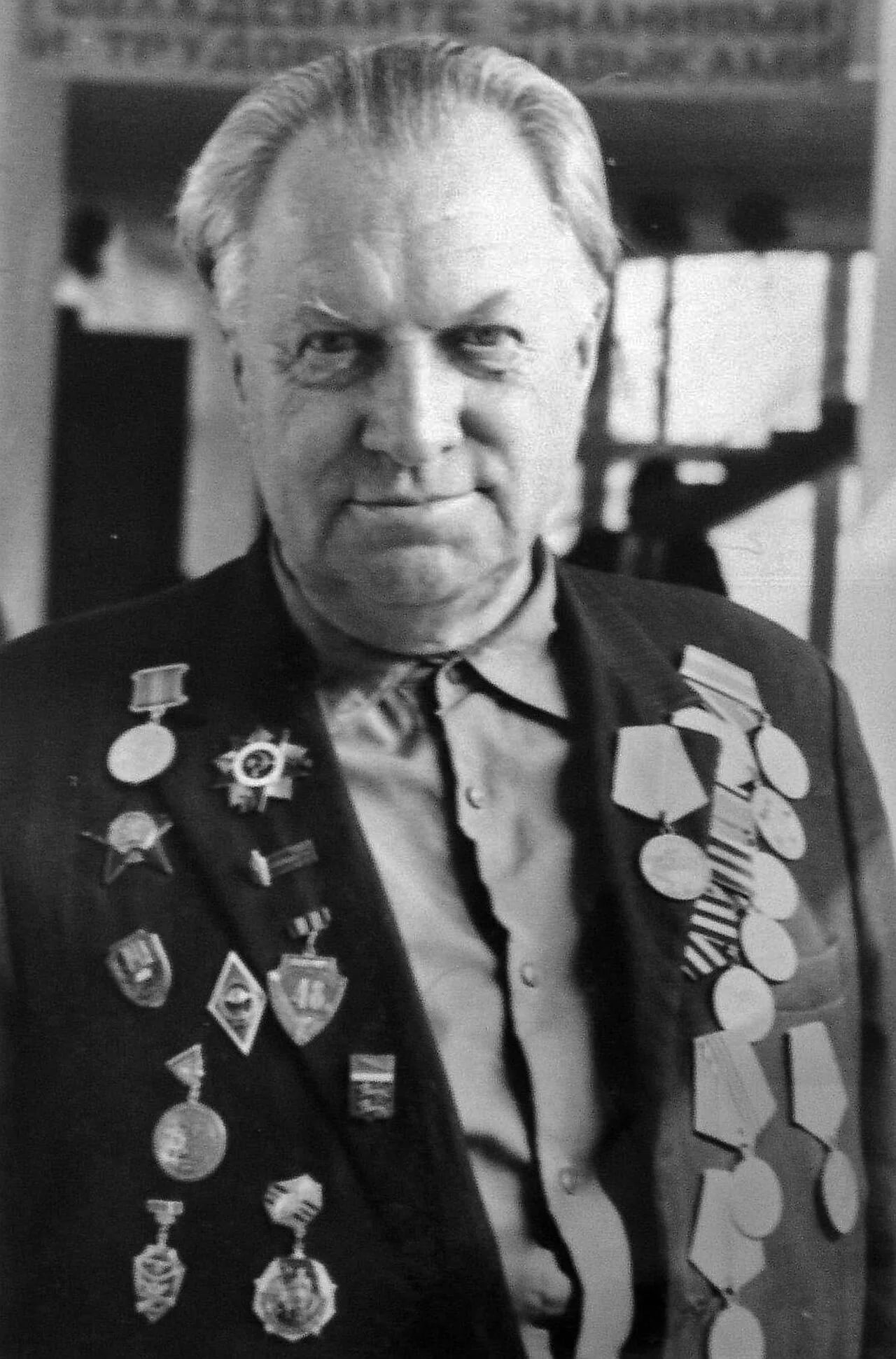 Porträt von Anatoliy Yanovskiy (1919–1990) – Gedenkseite