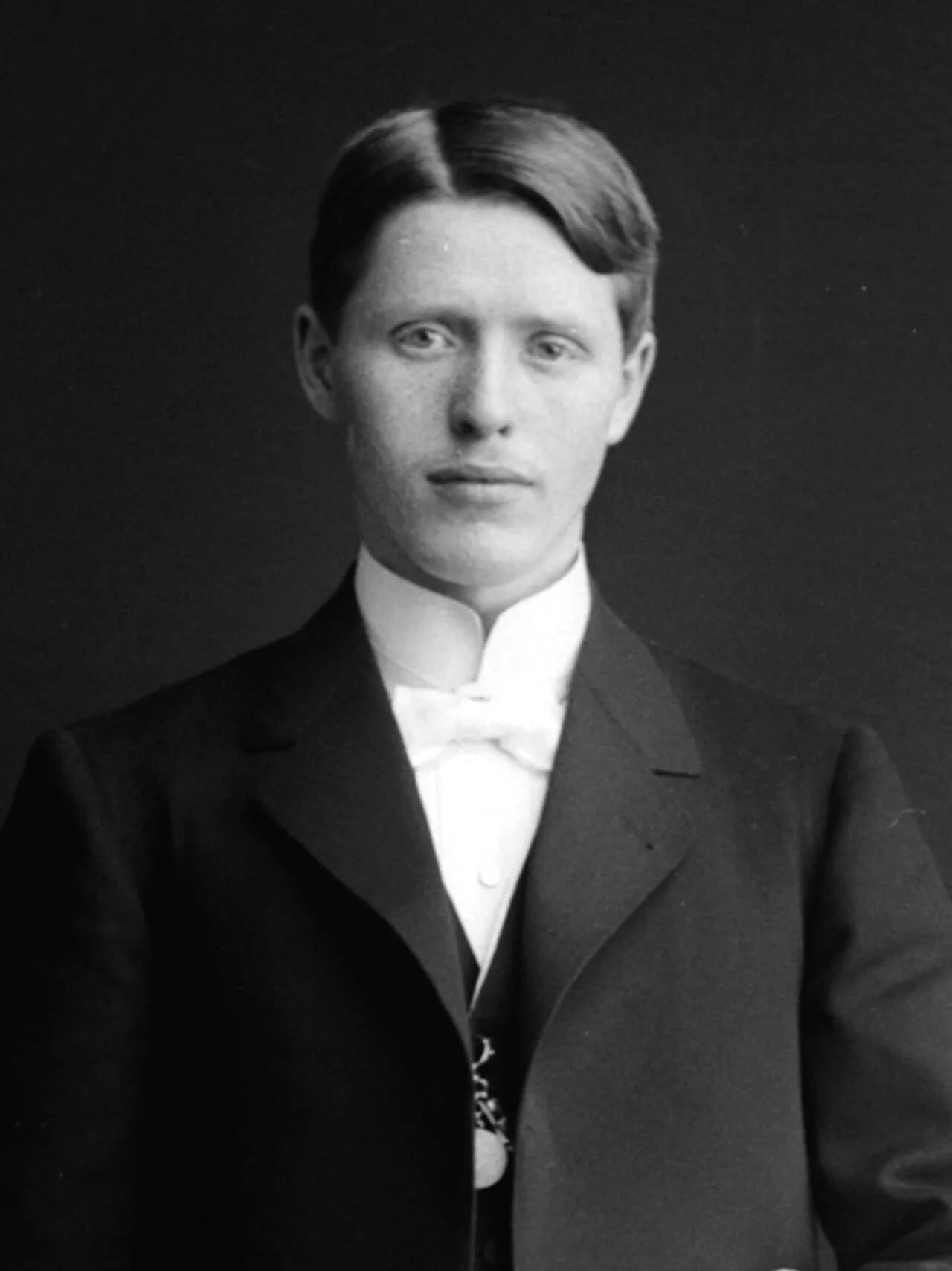 Portrait of Lars Høgvold (1888–1963) – memorial page