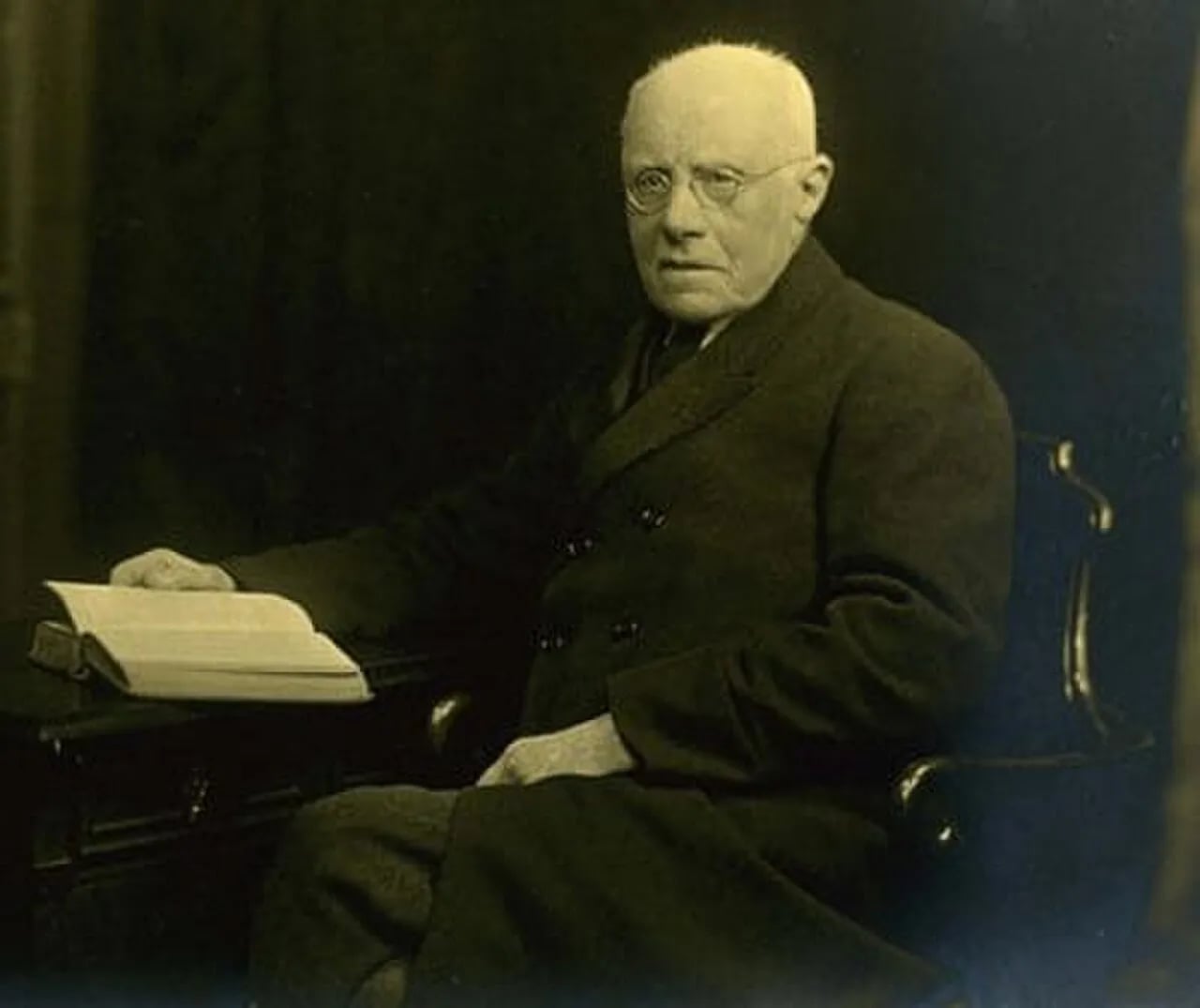 Portrait of John Neale Dalton (1839–1931) – memorial page