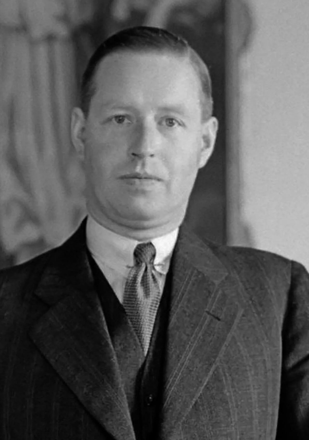 Portrait of Alidius Warmoldus Lambertus Tjarda van Starkenborgh Stachouwer (1888–1978) – memorial page