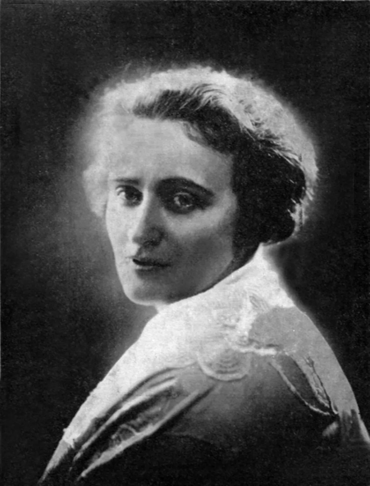 Portrait of Kazimiera Iłłakowiczówna (1892–1983) – memorial page
