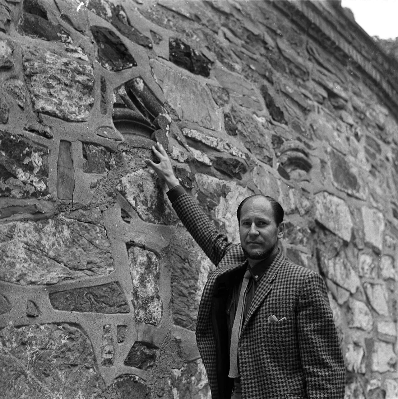 Portrait of Stephan Tschudi-Madsen (1923–2007) – memorial page