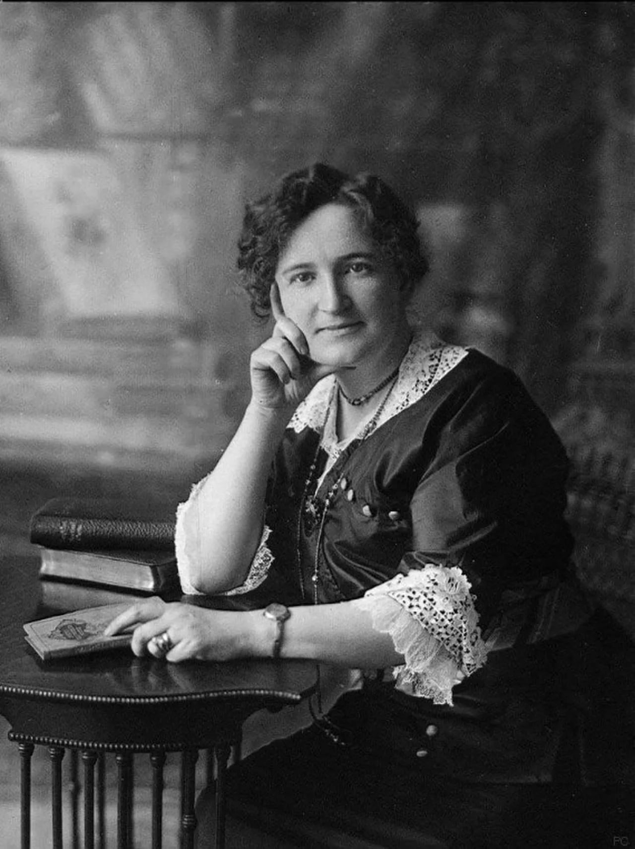 Portrait of Nellie McClung (1873–1951) – memorial page