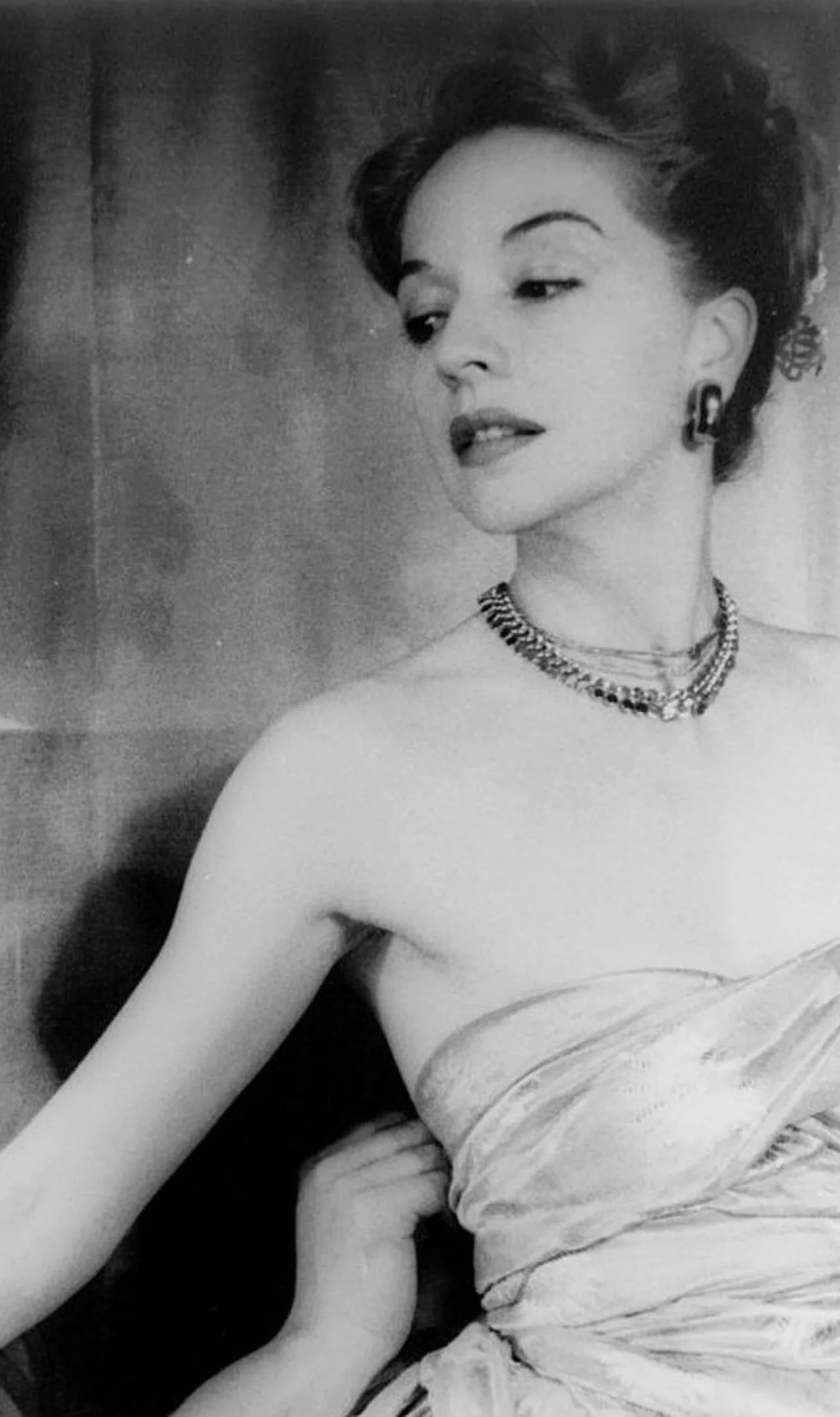 Portrait of Ruth Ford (1911–2009) – memorial page