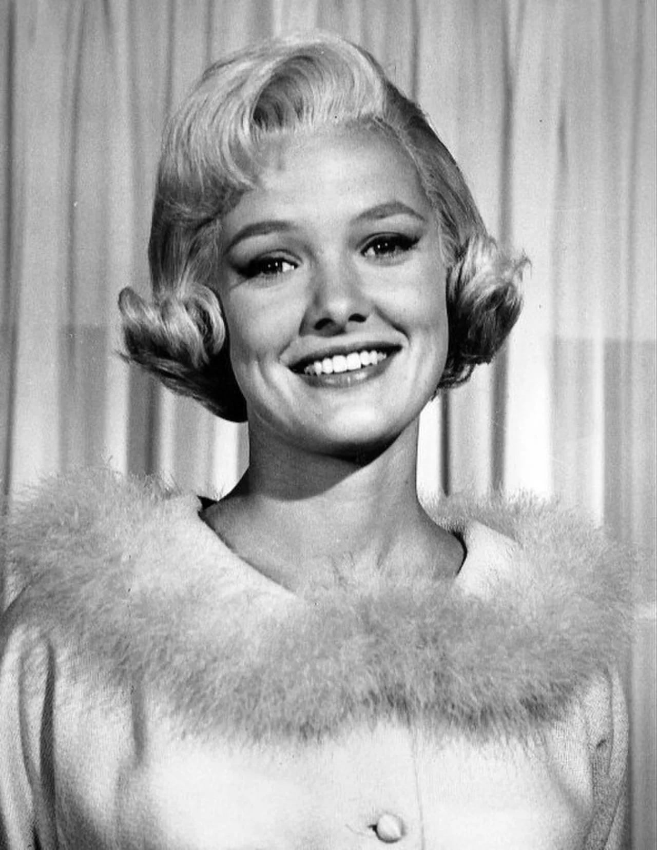 Porträt von Beverley Owen (1937–2019) – Gedenkseite