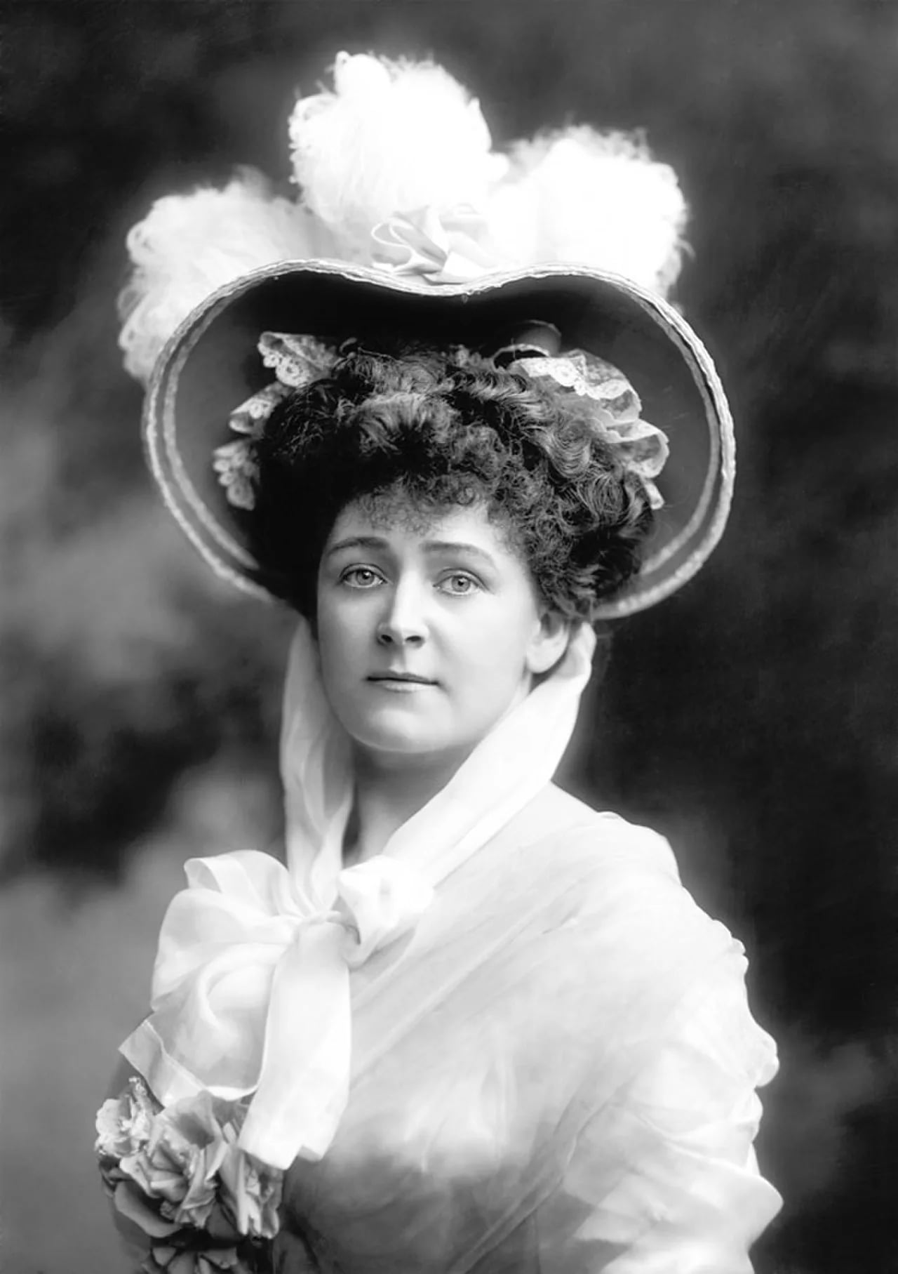 Portrait of Daisy Greville, Countess of Warwick (1861–1938) – memorial page