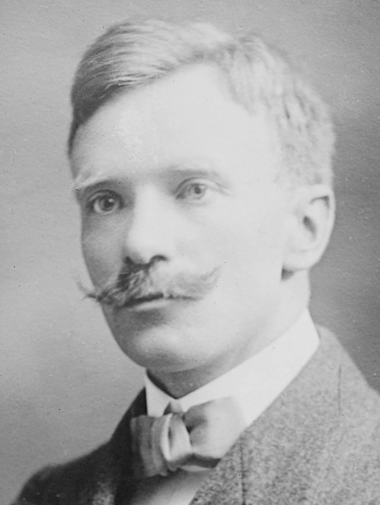 Portrait of Paul Hazard (1878–1944) – memorial page