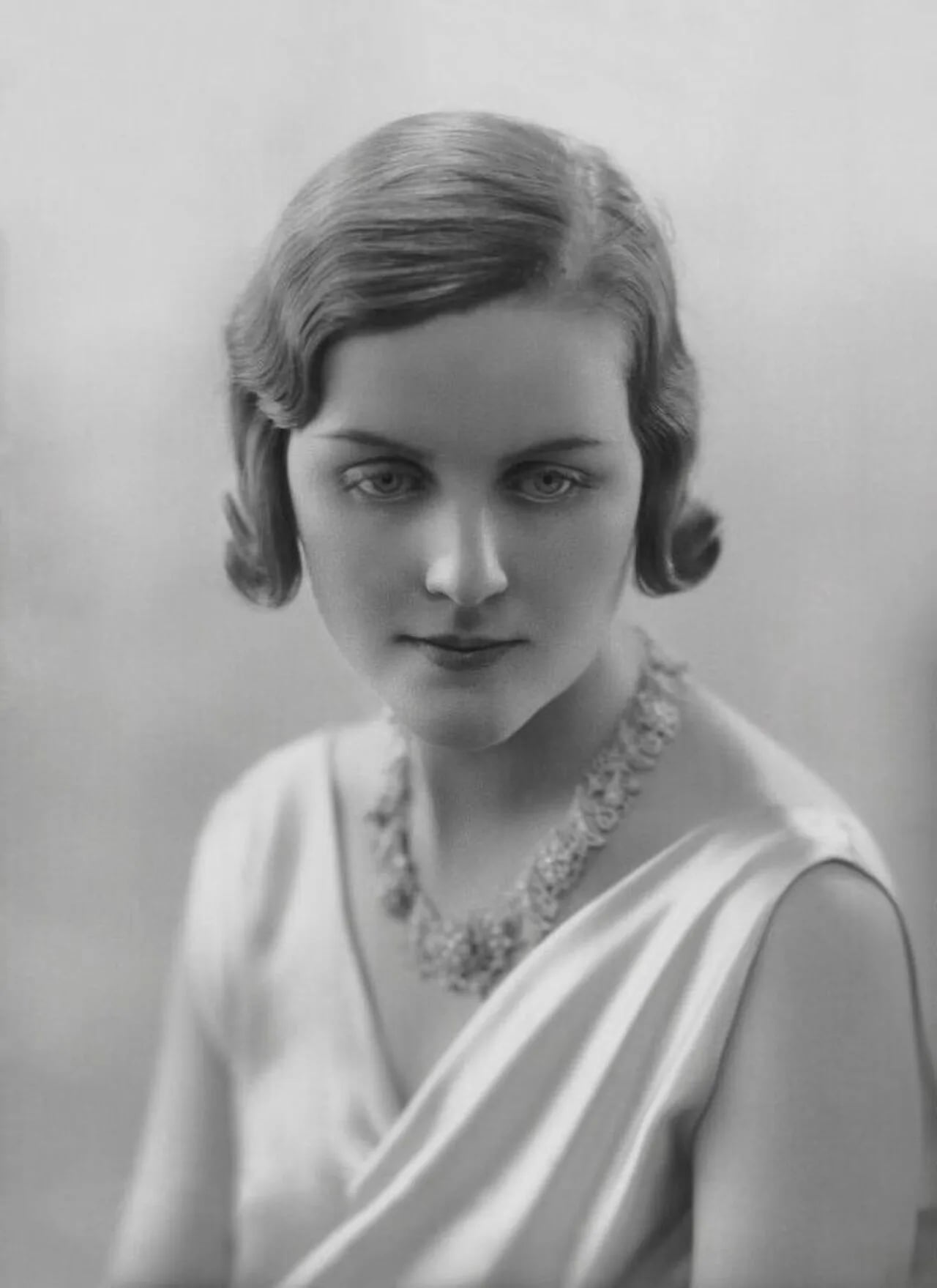 Portrait of Diana Mitford (1910–2003) – memorial page
