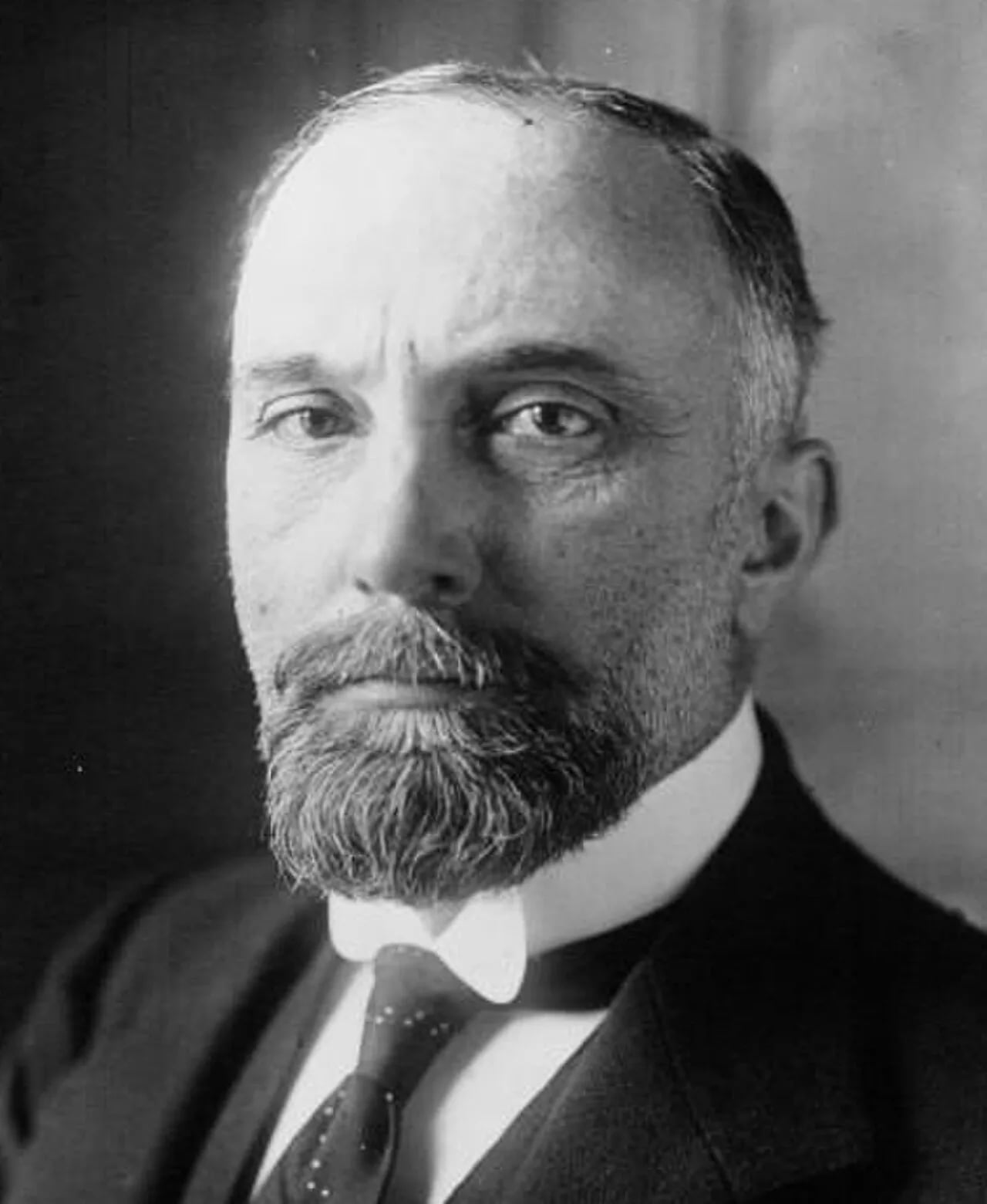 Porträt von Carlo Sforza (1872–1952) – Gedenkseite