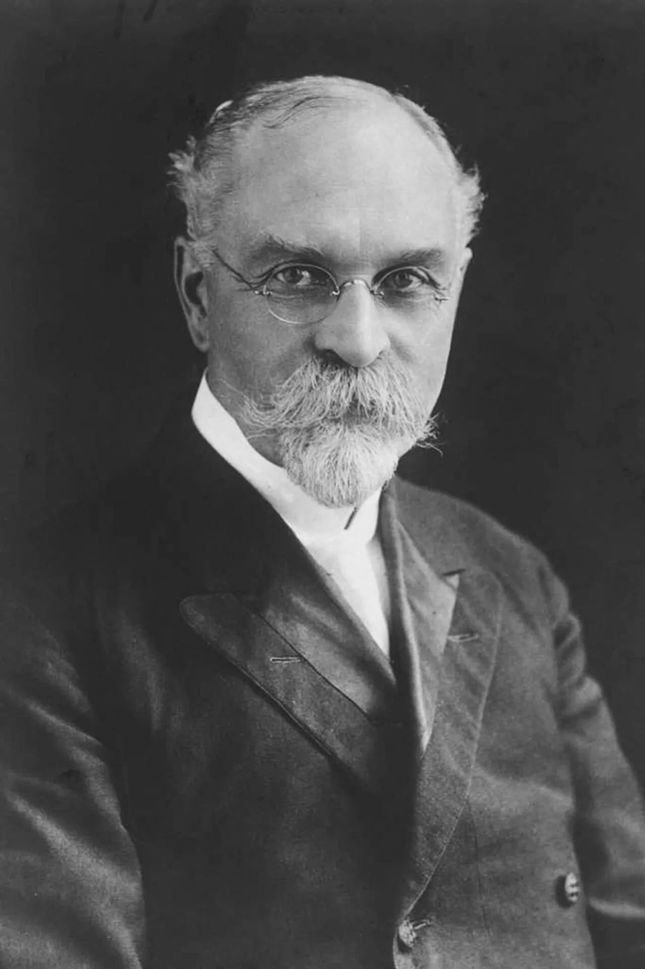 Porträt von A. G. Daniells (1858–1935) – Gedenkseite