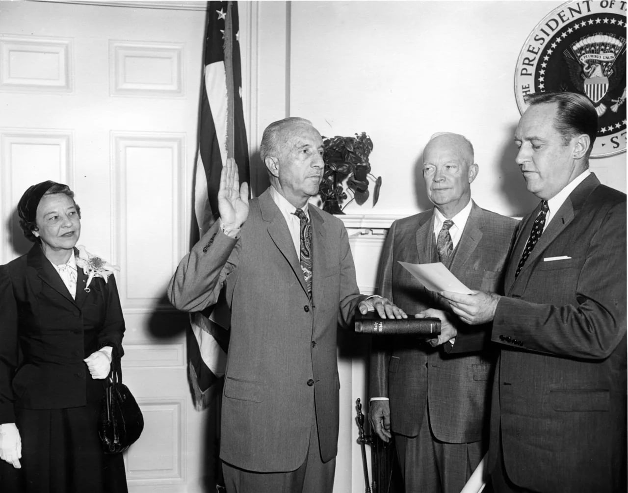 Portrait of Wilton Persons (1896–1977) – memorial page