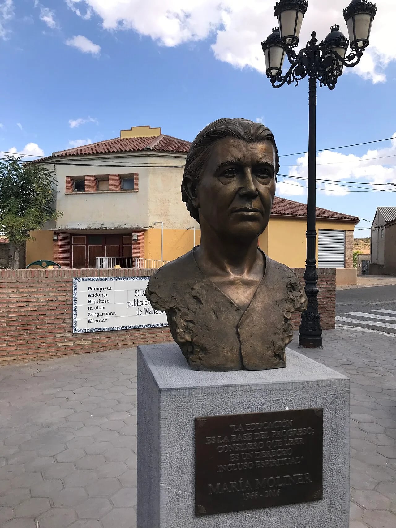 Portrait of María Moliner (1900–1981) – memorial page