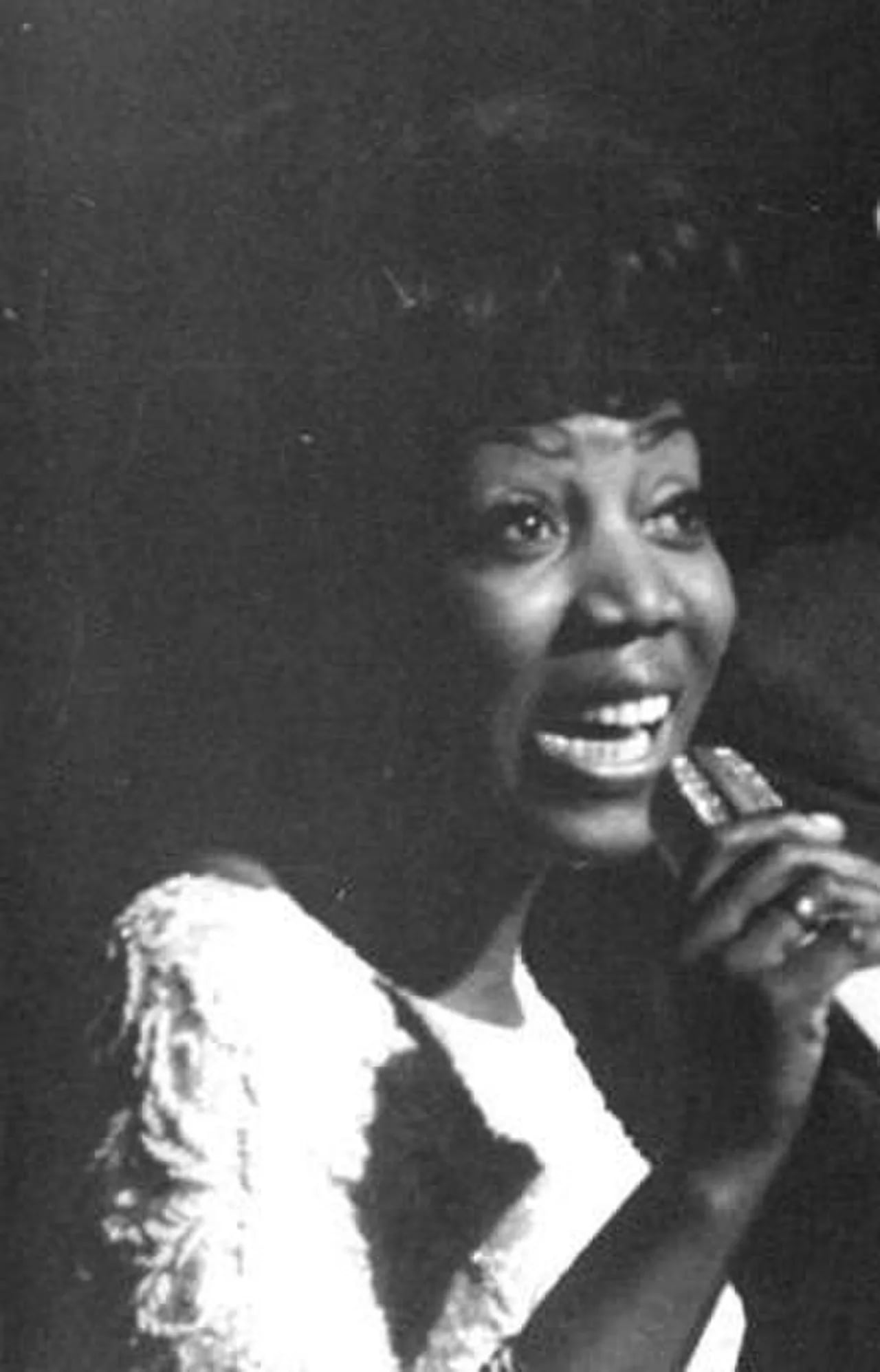 Portrait of Etta Cameron (1939–2010) – memorial page
