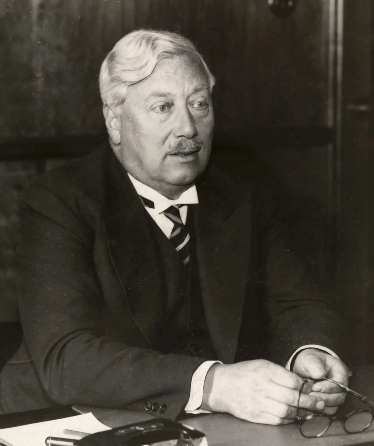 Porträt von Adolf Indrebø (1884–1942) – Gedenkseite