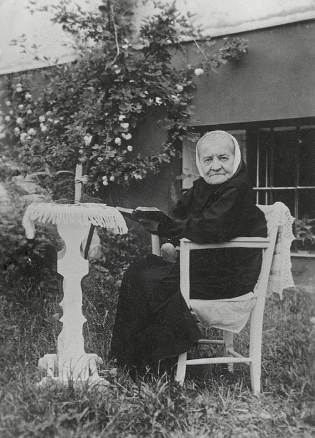 Portrait of Kristina Roy (1860–1936) – memorial page