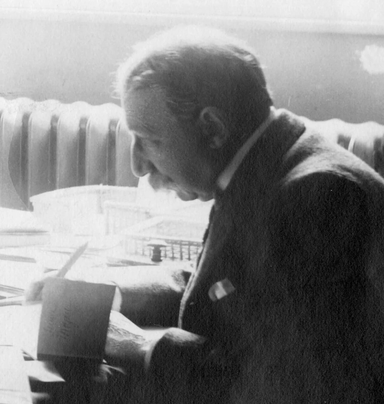 Porträt von Adolphe Chenevière (1855–1917) – Gedenkseite