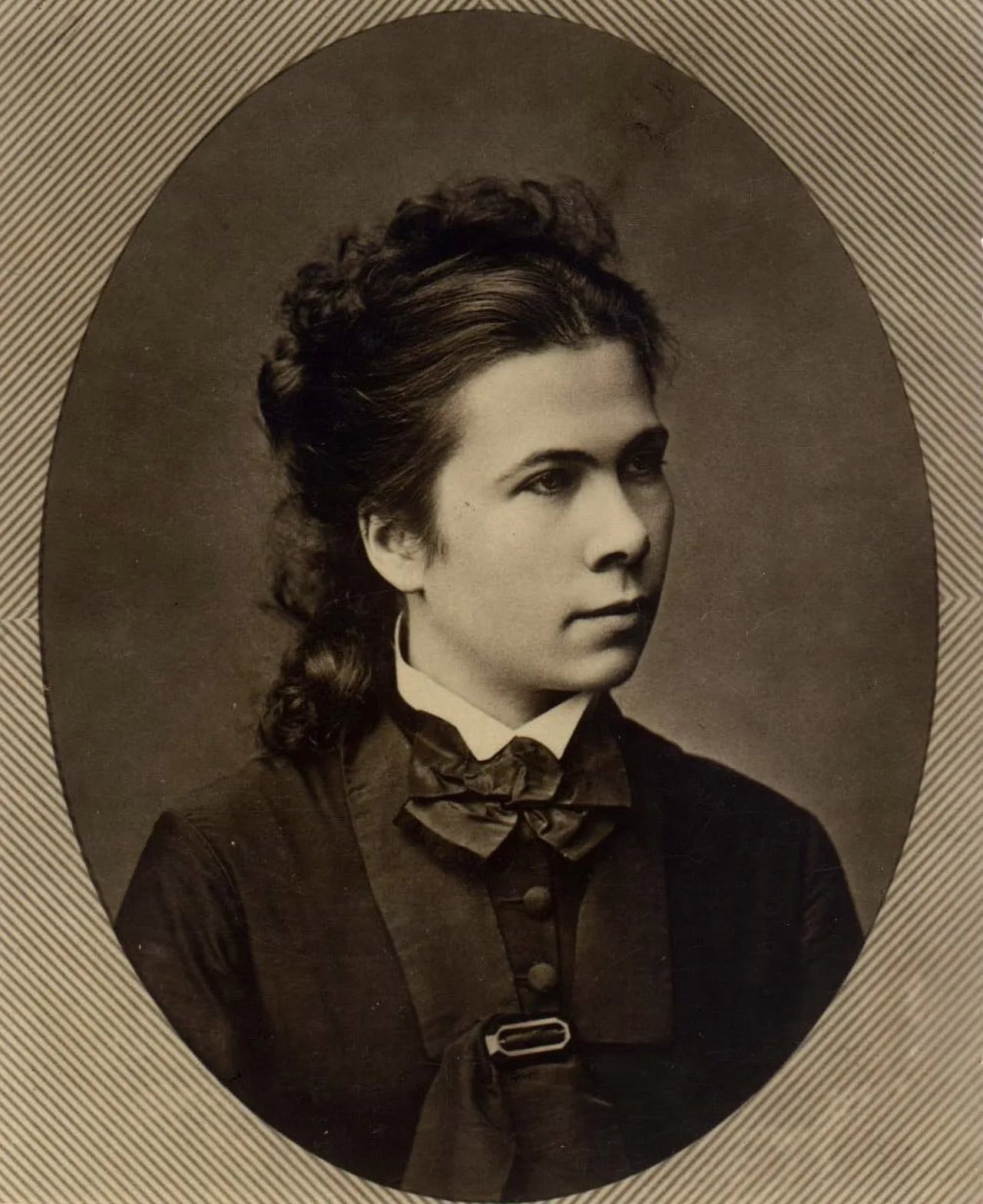 Porträt von Nadeschda Prokofjewna Suslowa (1843–1918) – Gedenkseite
