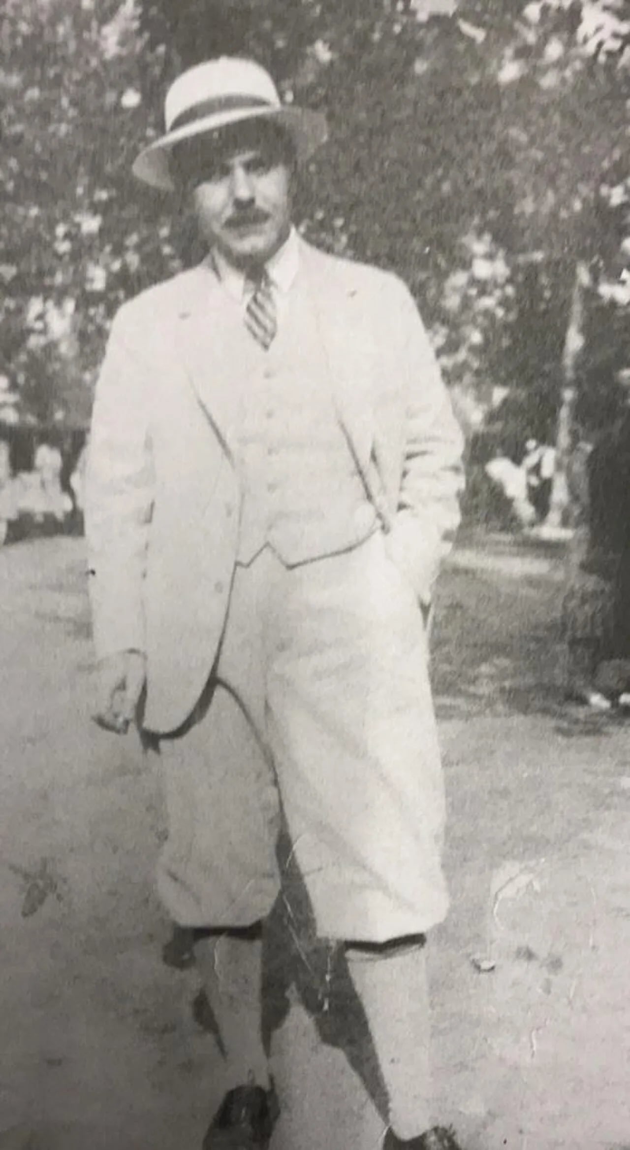 Portrait of Vardges Aharonyan (1888–1965) – memorial page