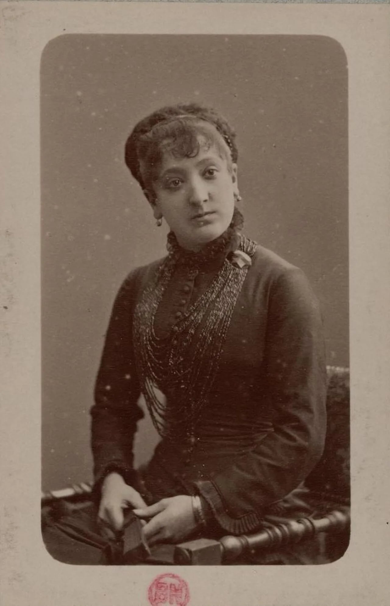Portrait of Noémie Vernon (1850–1934) – memorial page