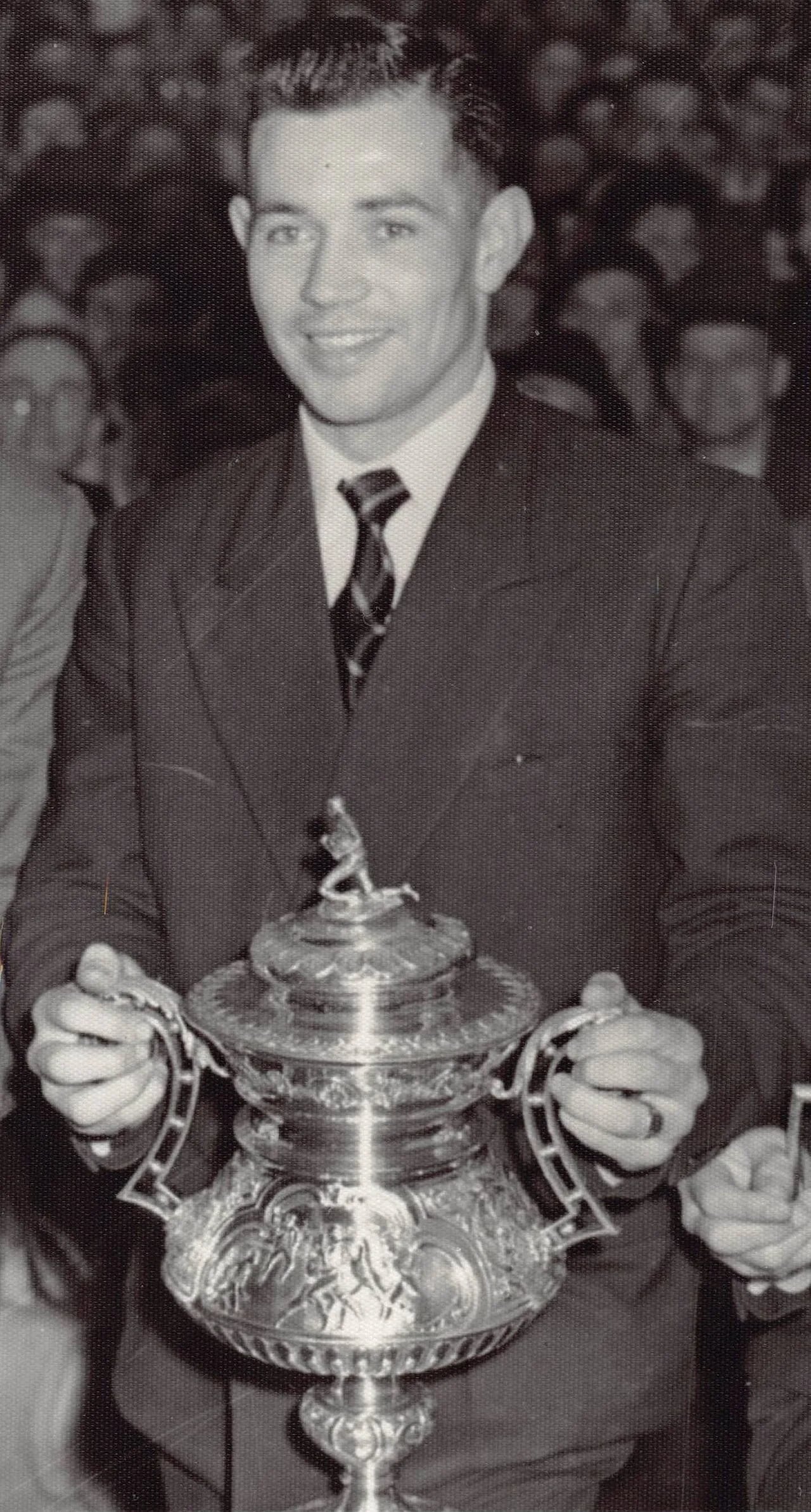 Porträt von Alan Davies (1933–2009) – Gedenkseite