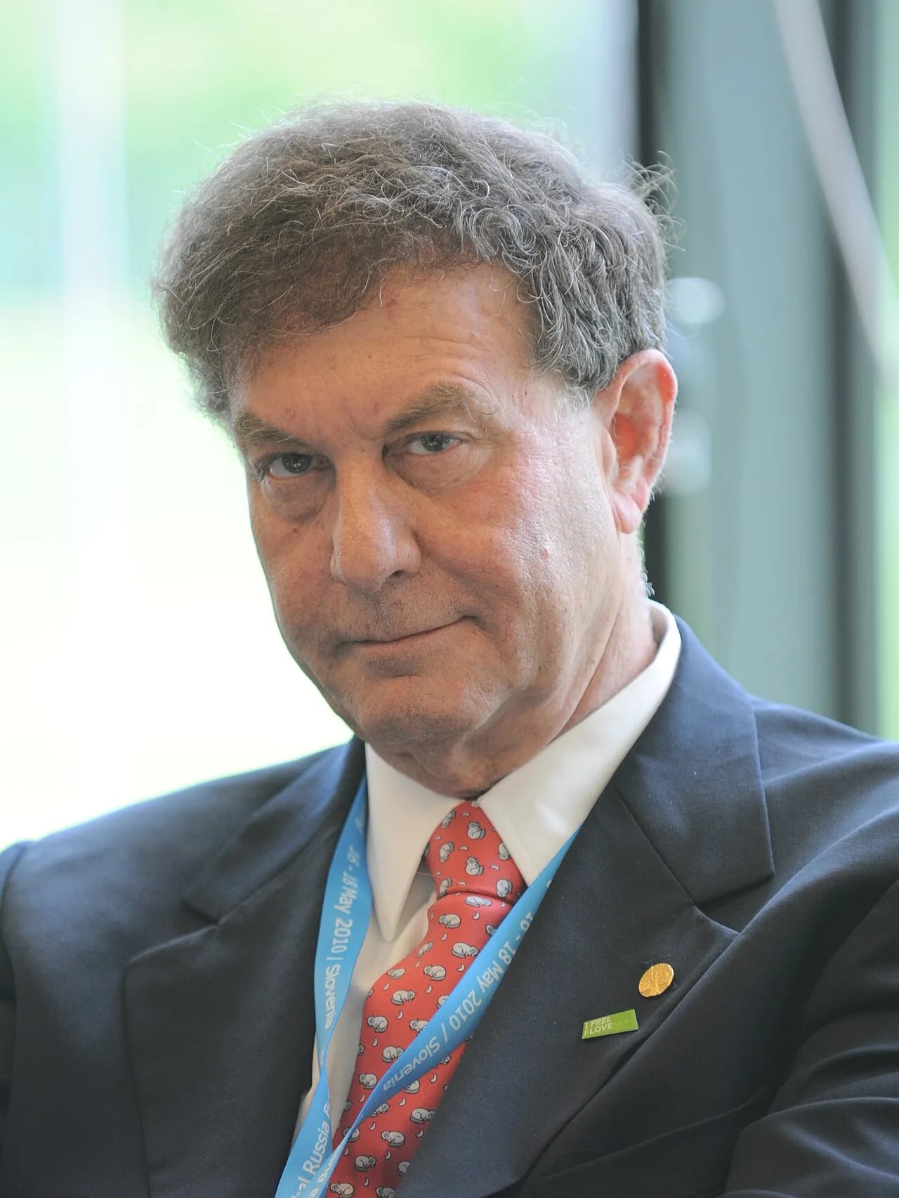 Portrait of Alan G. Hassenfeld (1948–2025) – memorial page