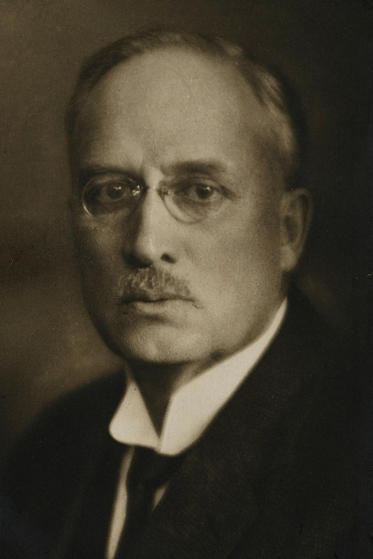 Portrait of Juho Vennola (1872–1938) – memorial page