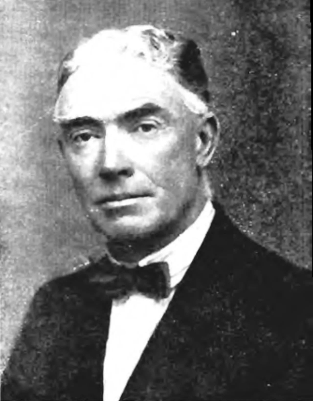 Portrait of Alexander Petrie (1881–1979) – memorial page