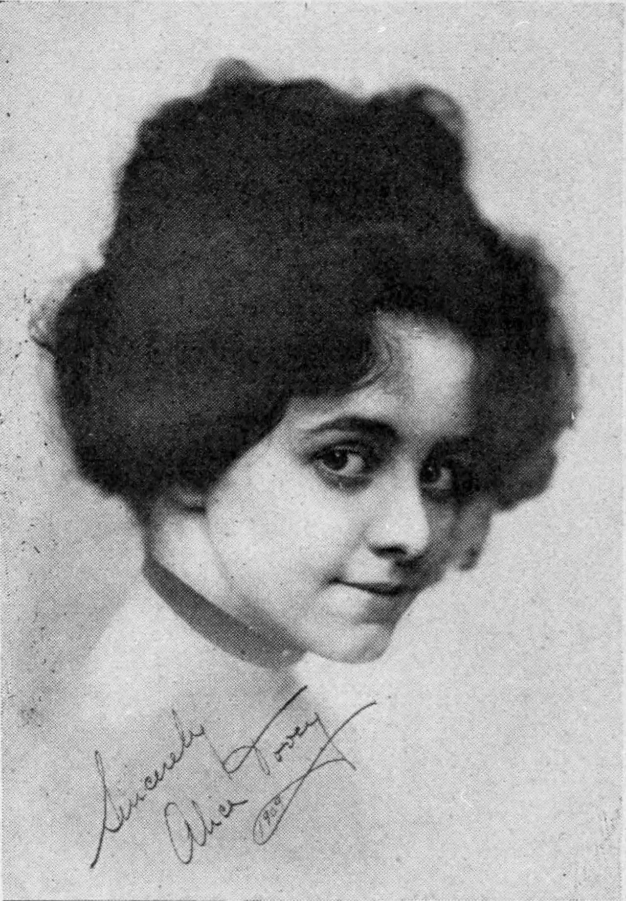 Portrait of Alice Dovey (1884–1969) – memorial page