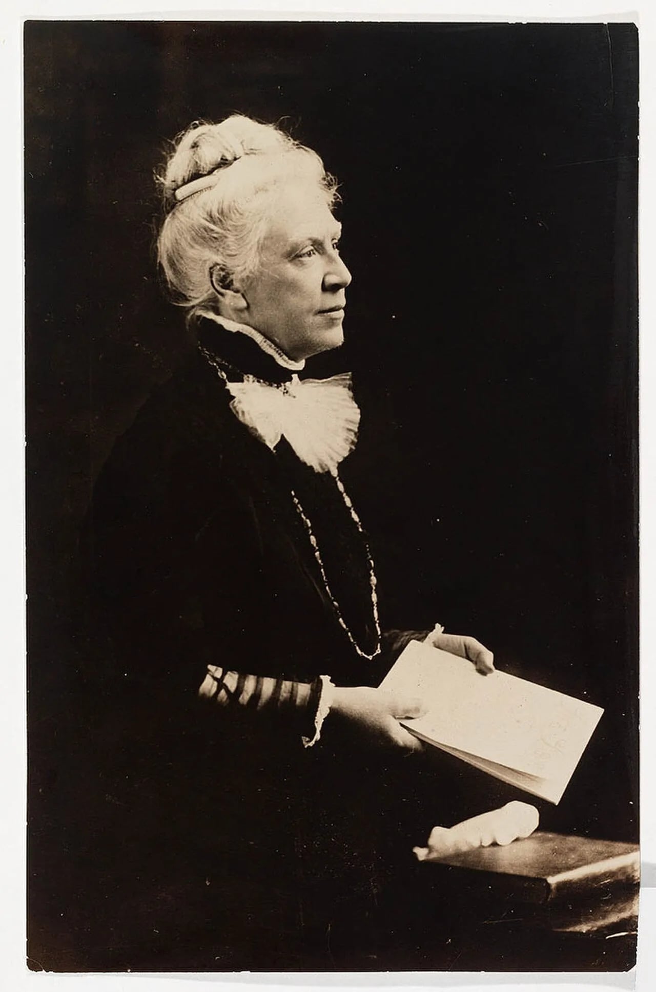 Porträt von Alice Henry (1857–1943) – Gedenkseite