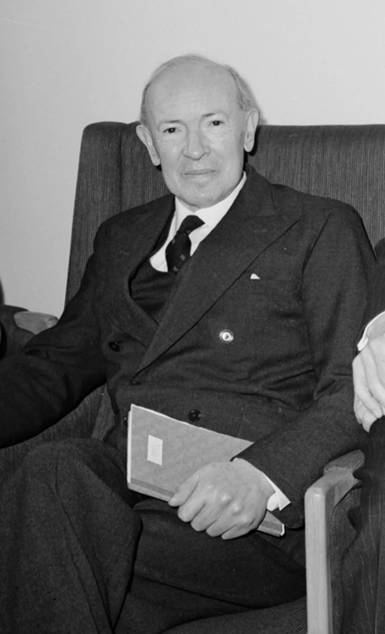 Porträt von Allardyce Nicoll (1894–1976) – Gedenkseite