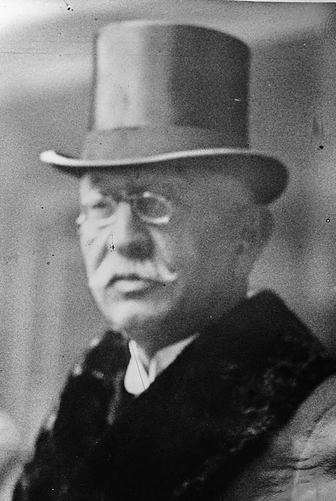 Porträt von Bekir Sami Kunduh (1865–1933) – Gedenkseite