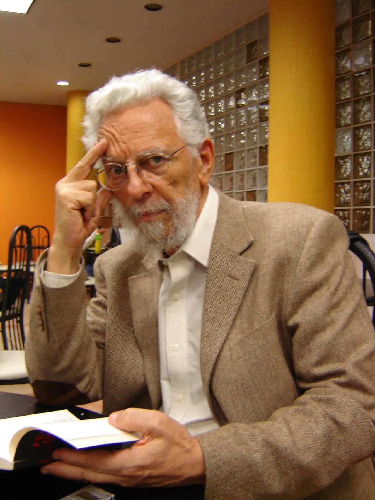 Porträt von Enrique Dussel (1934–2023) – Gedenkseite