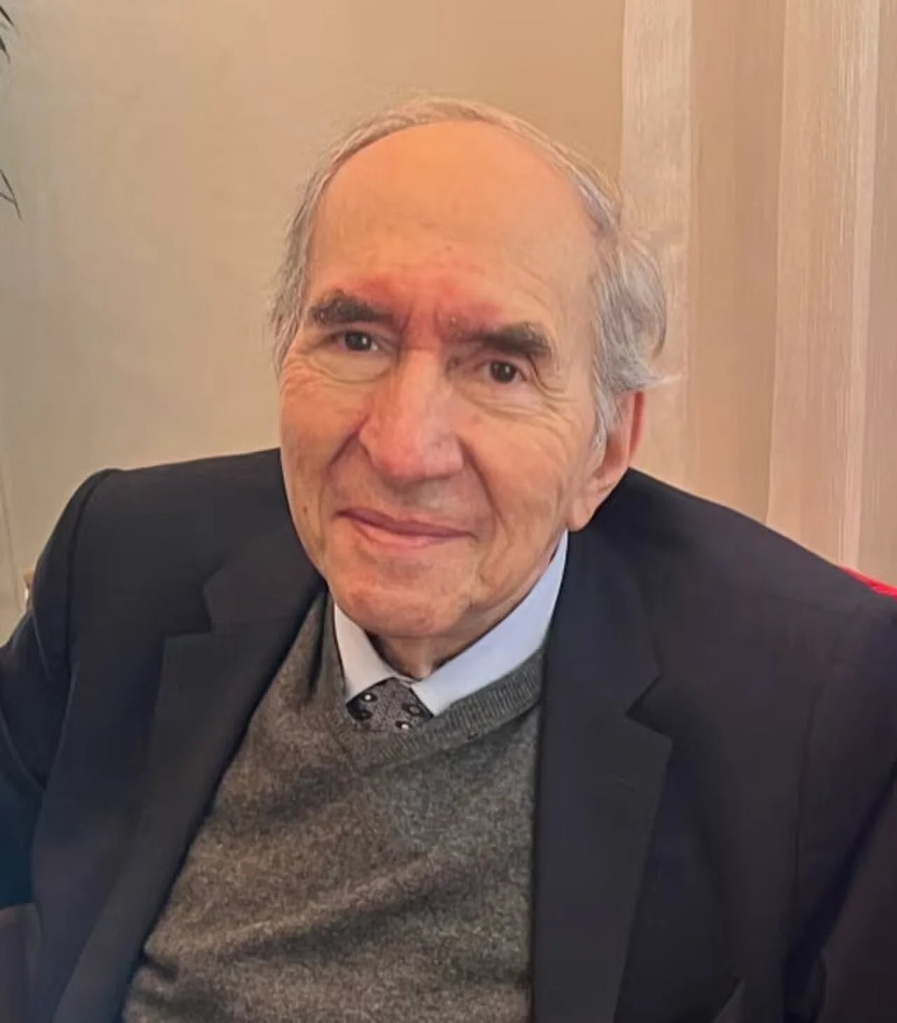 Porträt von Altan Öymen (1932–2025) – Gedenkseite