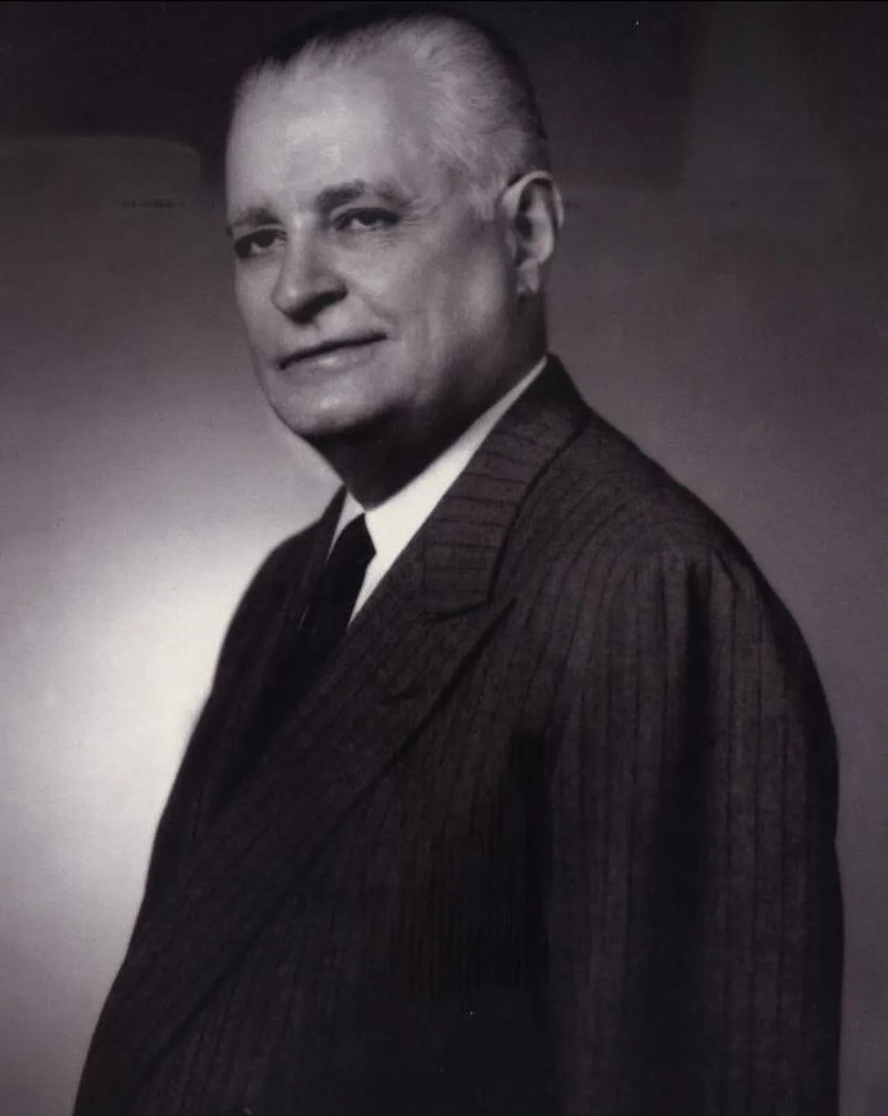 Portrait of Amadeo Barletta Barletta (1894–1975) – memorial page
