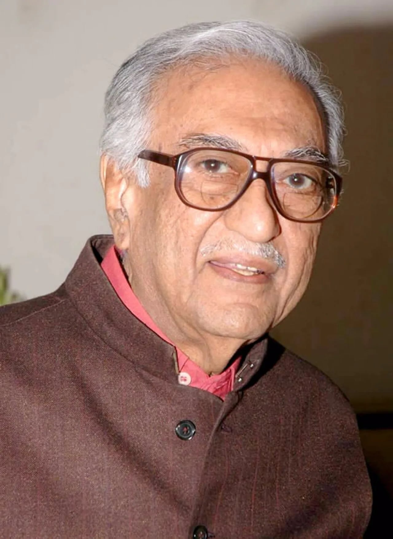 Porträt von Ameen Sayani (1932–2024) – Gedenkseite