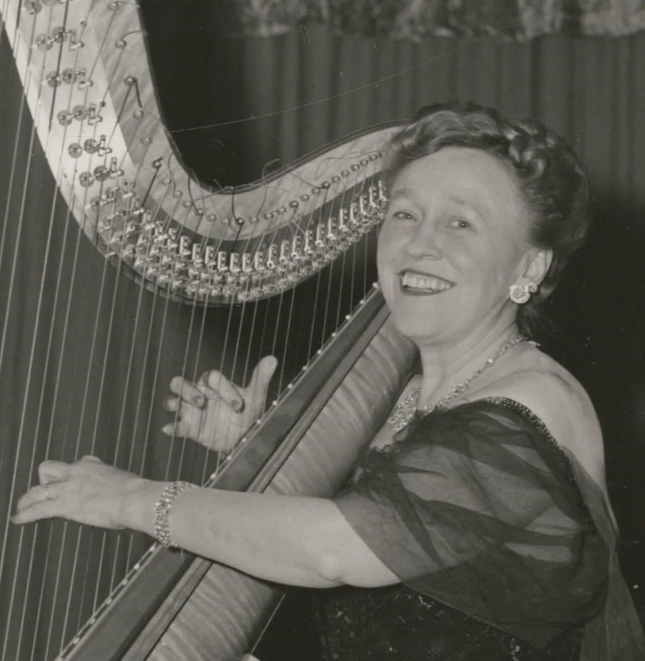 Portrait of Mildred Dilling (1894–1982) – memorial page