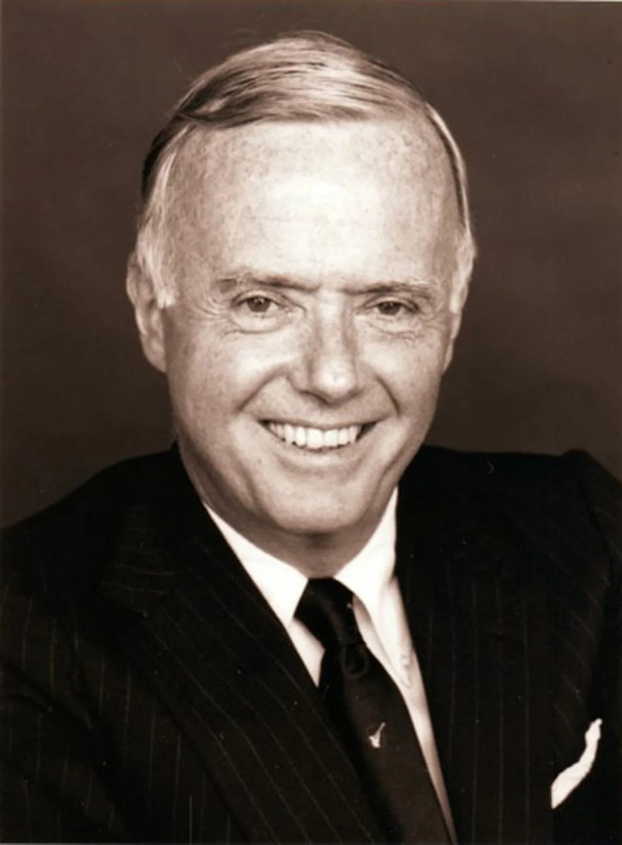Portrait of Amo Houghton (1926–2020) – memorial page