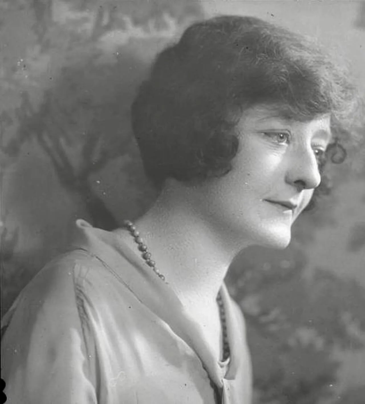 Portrait of Kay Cleaver Strahan (1888–1941) – memorial page