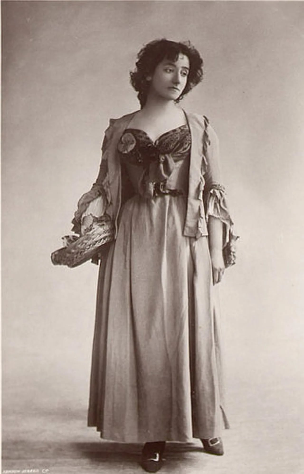 Portrait of Angelita Helena Maria de Silva Ferro (1868–1949) – memorial page