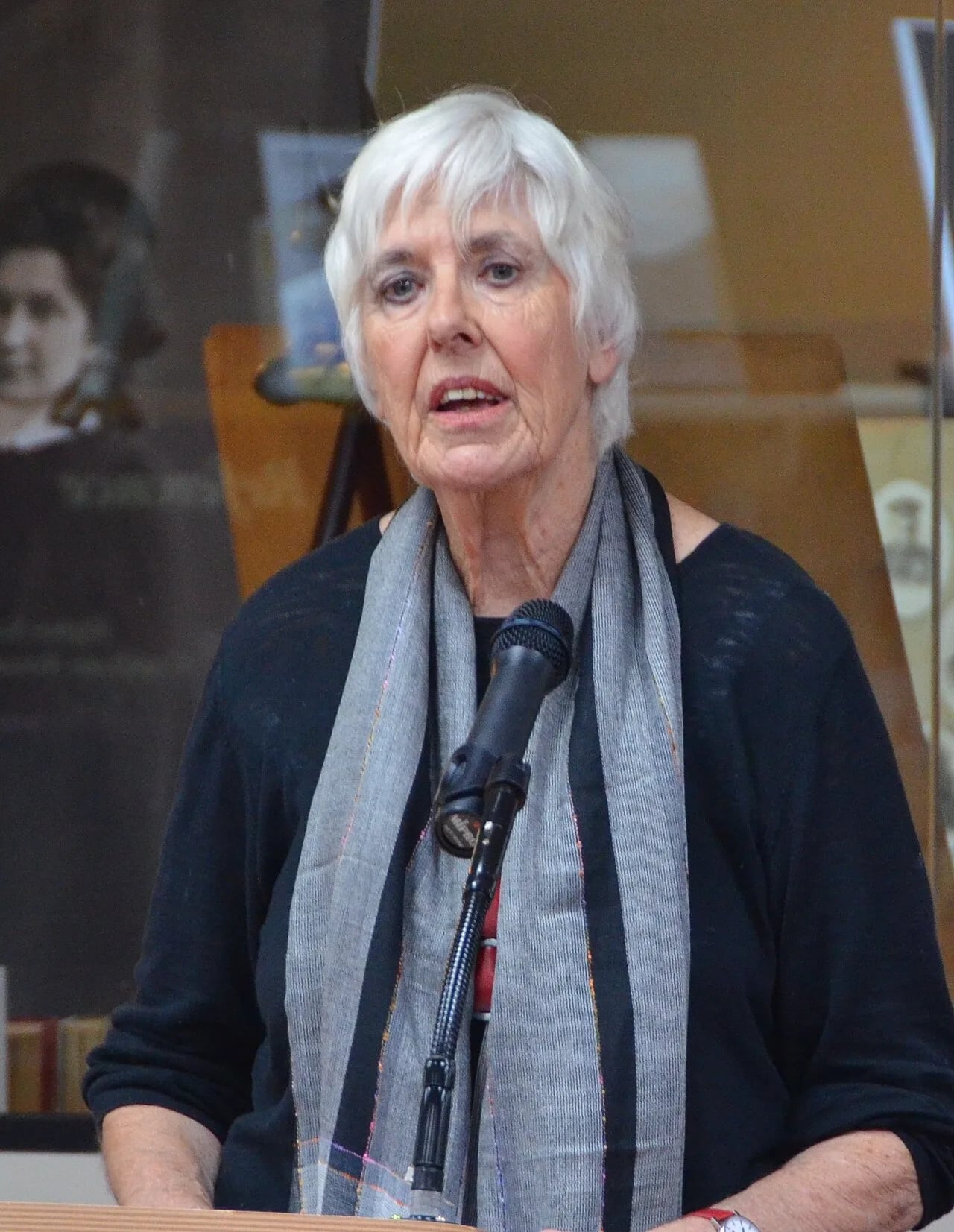 Portrait of Anne Deveson (1930–2016) – memorial page