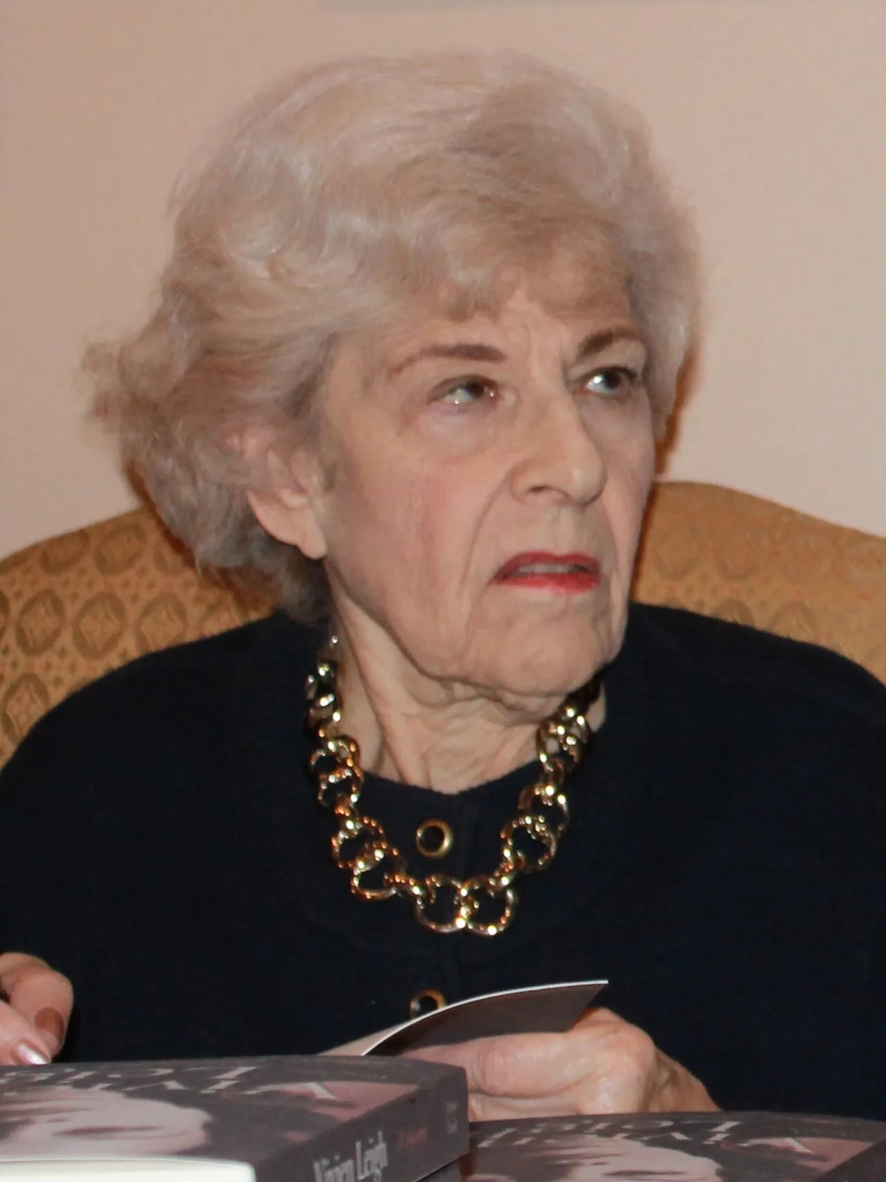 Portrait of Anne Edwards (1927–2024) – memorial page