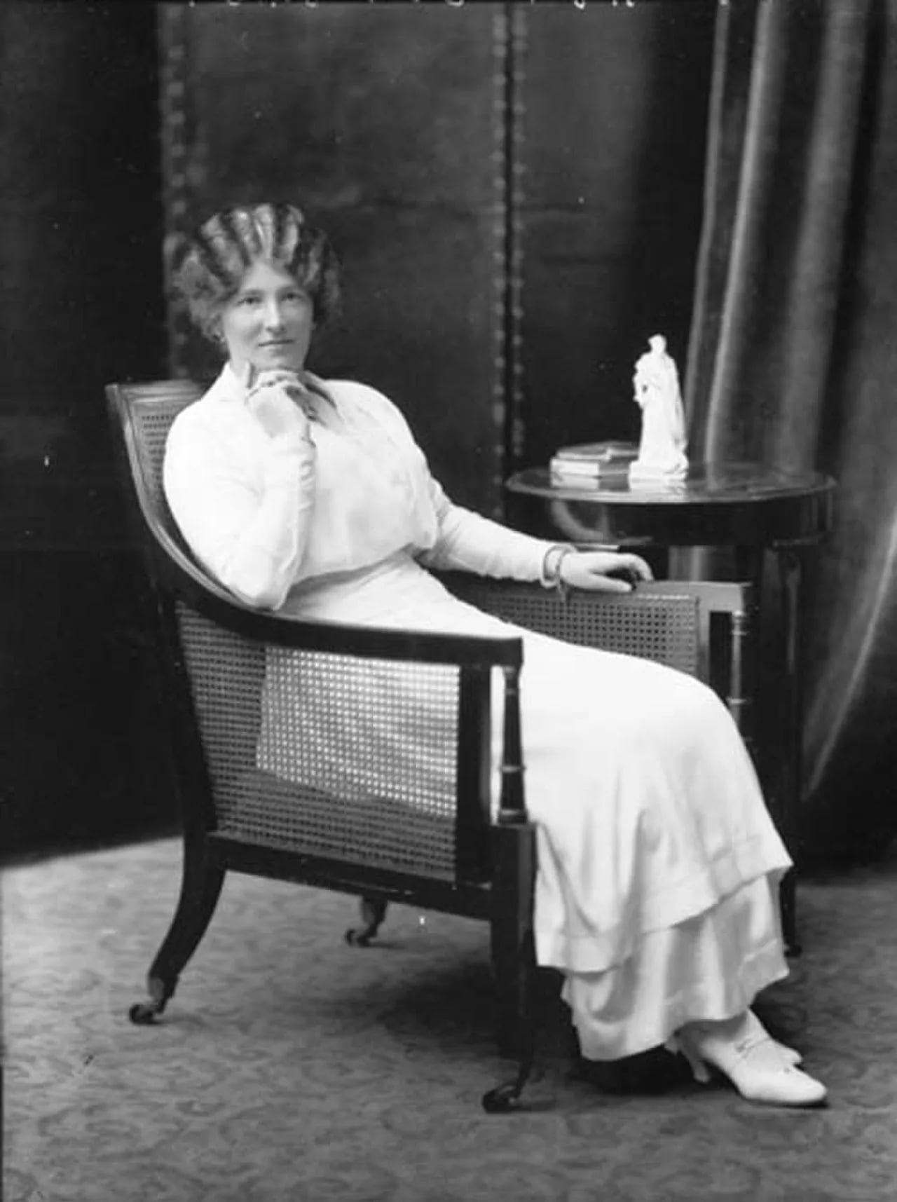 Portrait of Annette Mary Eleanor Jane Clifford (1881–1968) – memorial page