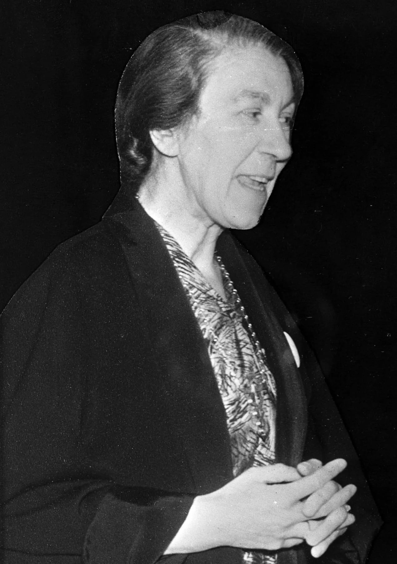 Portrait of Annis Gillie (1900–1985) – memorial page