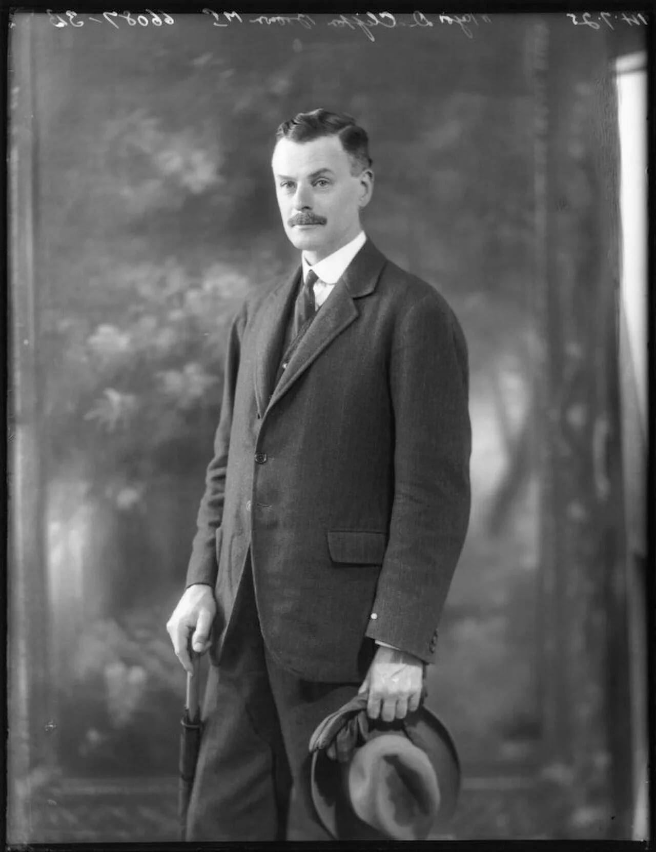 Porträt von Douglas Clifton Brown, 1. Viscount Ruffside (1879–1958) – Gedenkseite