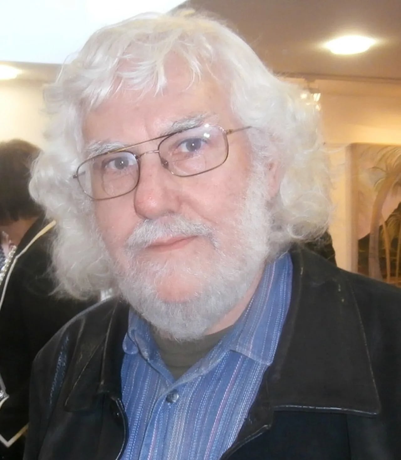 Portrait of Aonghas MacNeacail (1942–2022) – memorial page