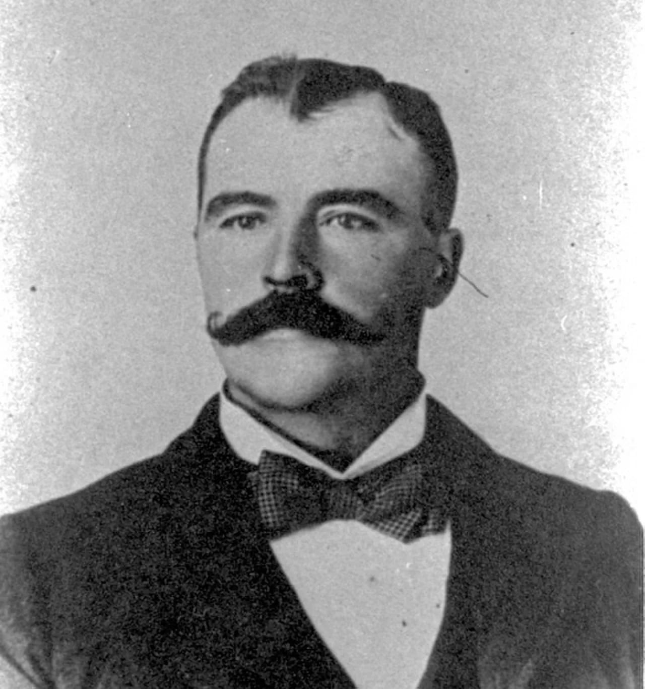 Portrait of Archibald Beaton Gillis (1864–1940) – memorial page