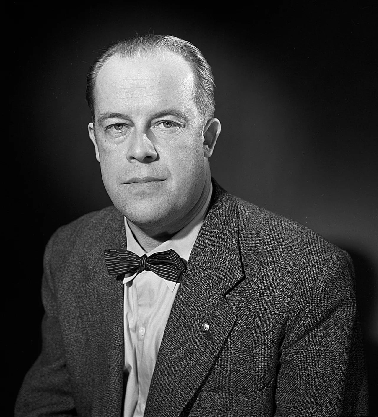 Portrait of Armand Lohikoski (1912–2005) – memorial page